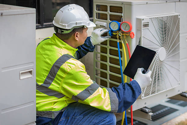 Professional Hvac technician working in Schodack Landing, NY